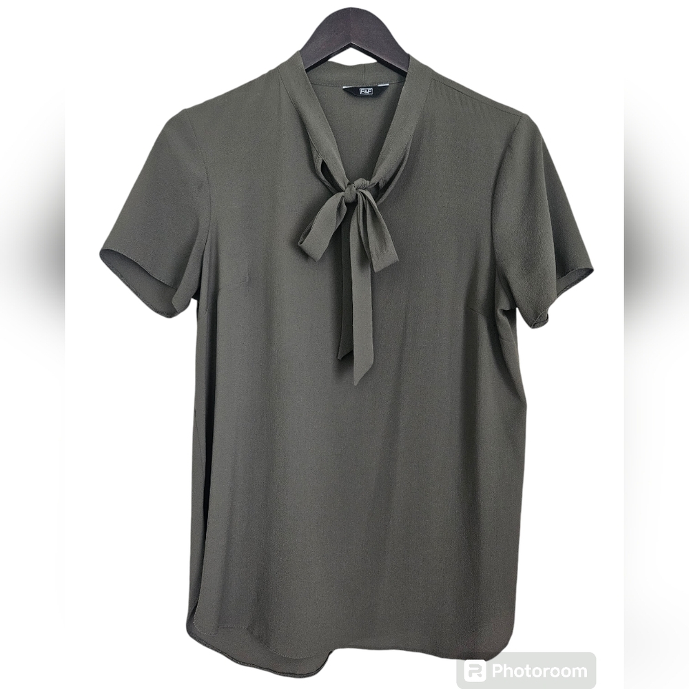 F&F neck tie short sleeve Top sz 8 M medium